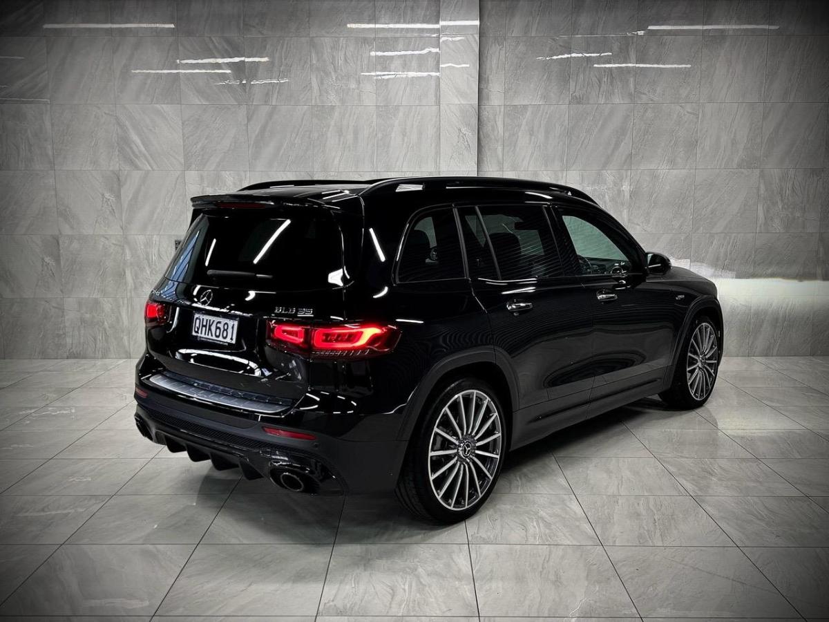 Mercedes-AMG GLB 35 photo 3